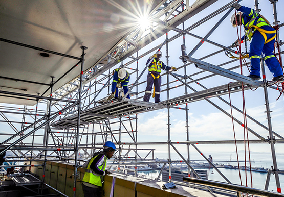 In Presenza – Sicurezza in cantiere – I ponteggi nei cantieri temporanei o mobili. Problematiche e soluzioni inerenti al montaggio uso e smontaggio e alla verifica delle superfici di appoggio del ponteggio